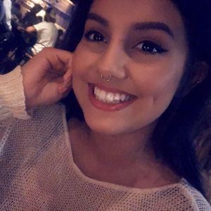 Meet your Posher, Ana